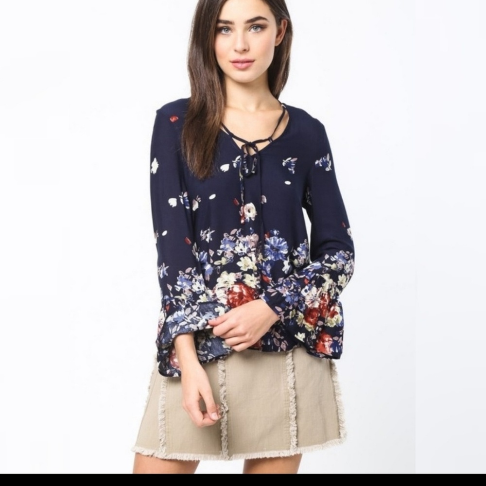 NWT. Floral Bell Sleeve Top